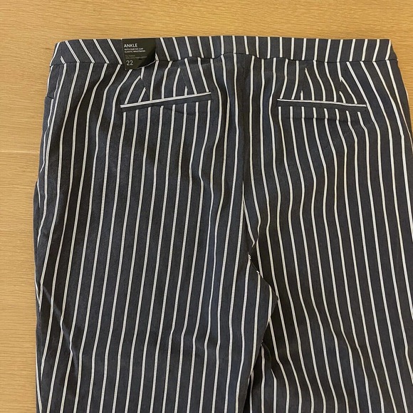 Women's Lane Bryant Size 22 Striped The Madison Ankle Pants Stretch Gray New - Picture 4 of 9